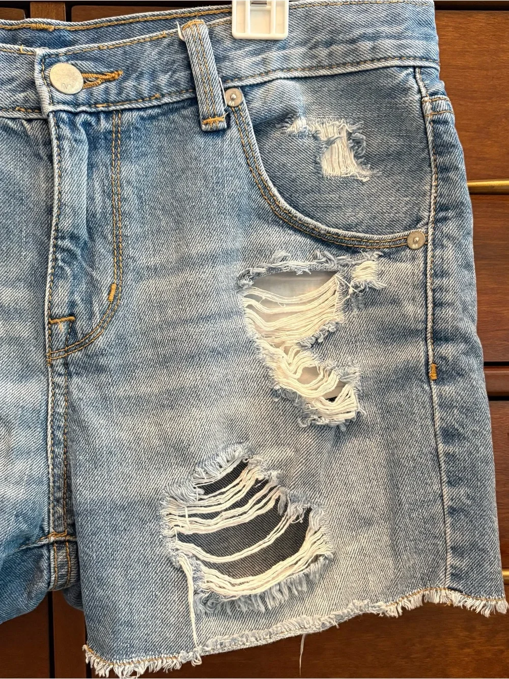 Mossimo women’s distressed Denim Jean Shorts 26